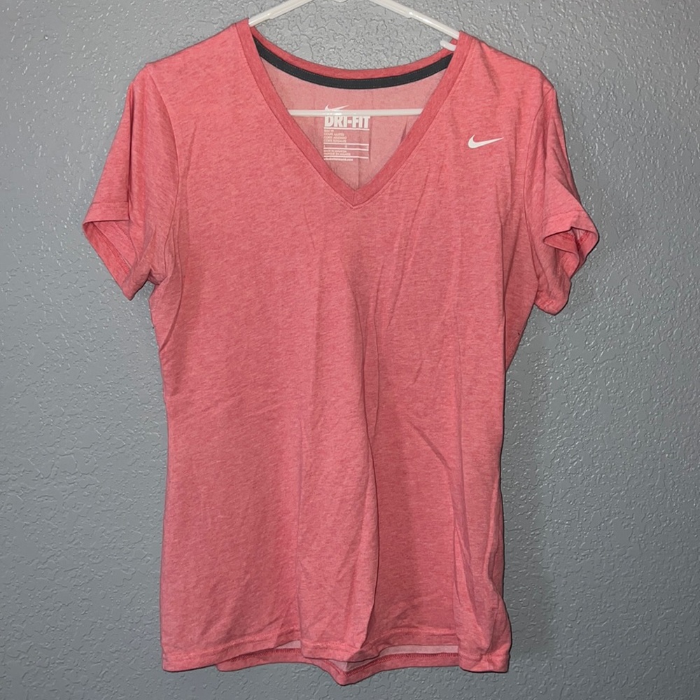 3/$15 Nike Dri-Fit V-Neck 🩷